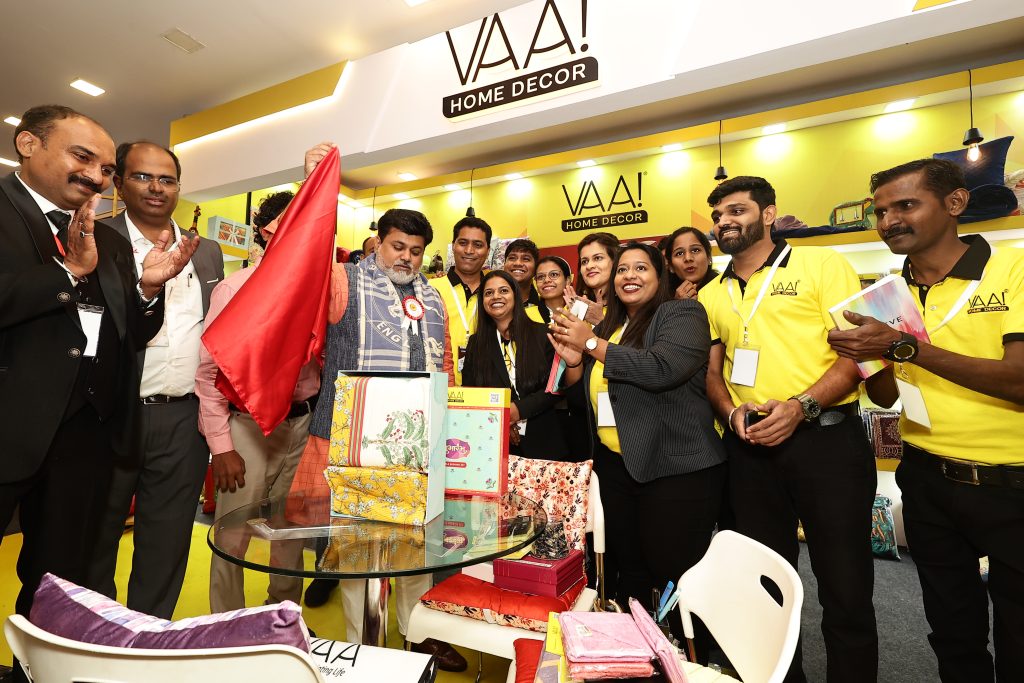 Mr. Uday Samant's Support to VAA